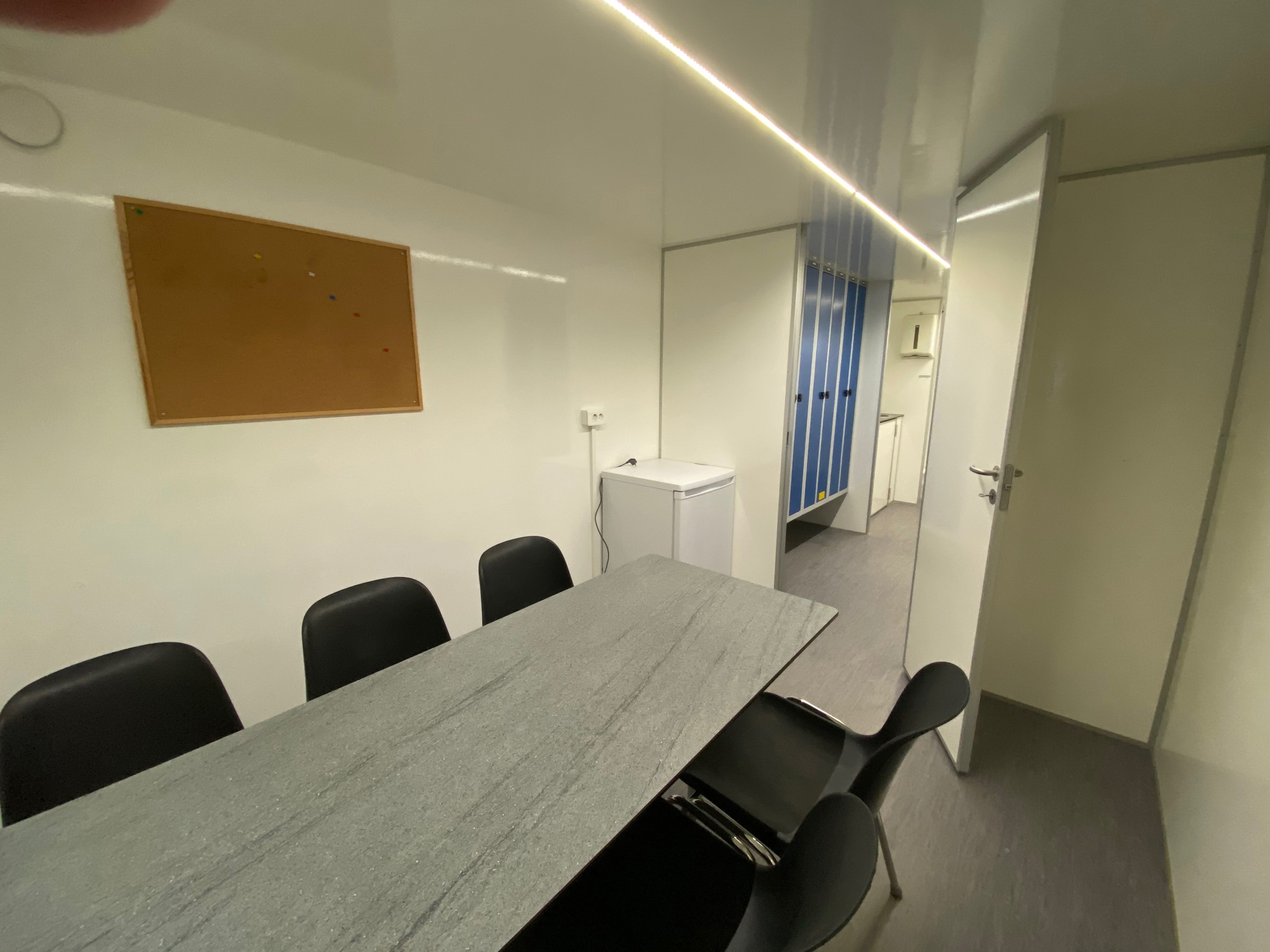 Mandskabsvogn m. spiseplads, skabe, toilet og bad - billede 5