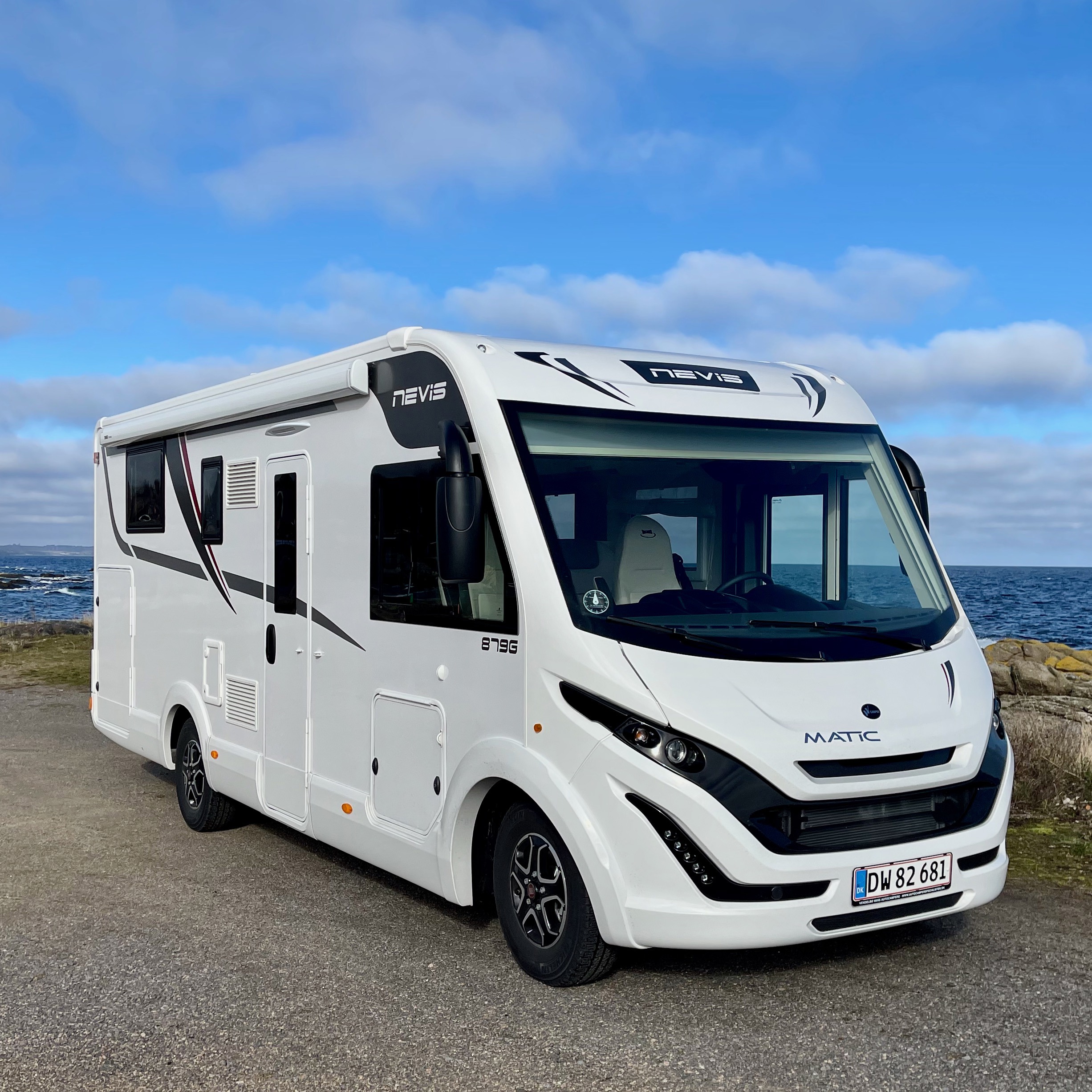Hel-integreret autocamper - McLouis dobbeltseng og sænkeseng