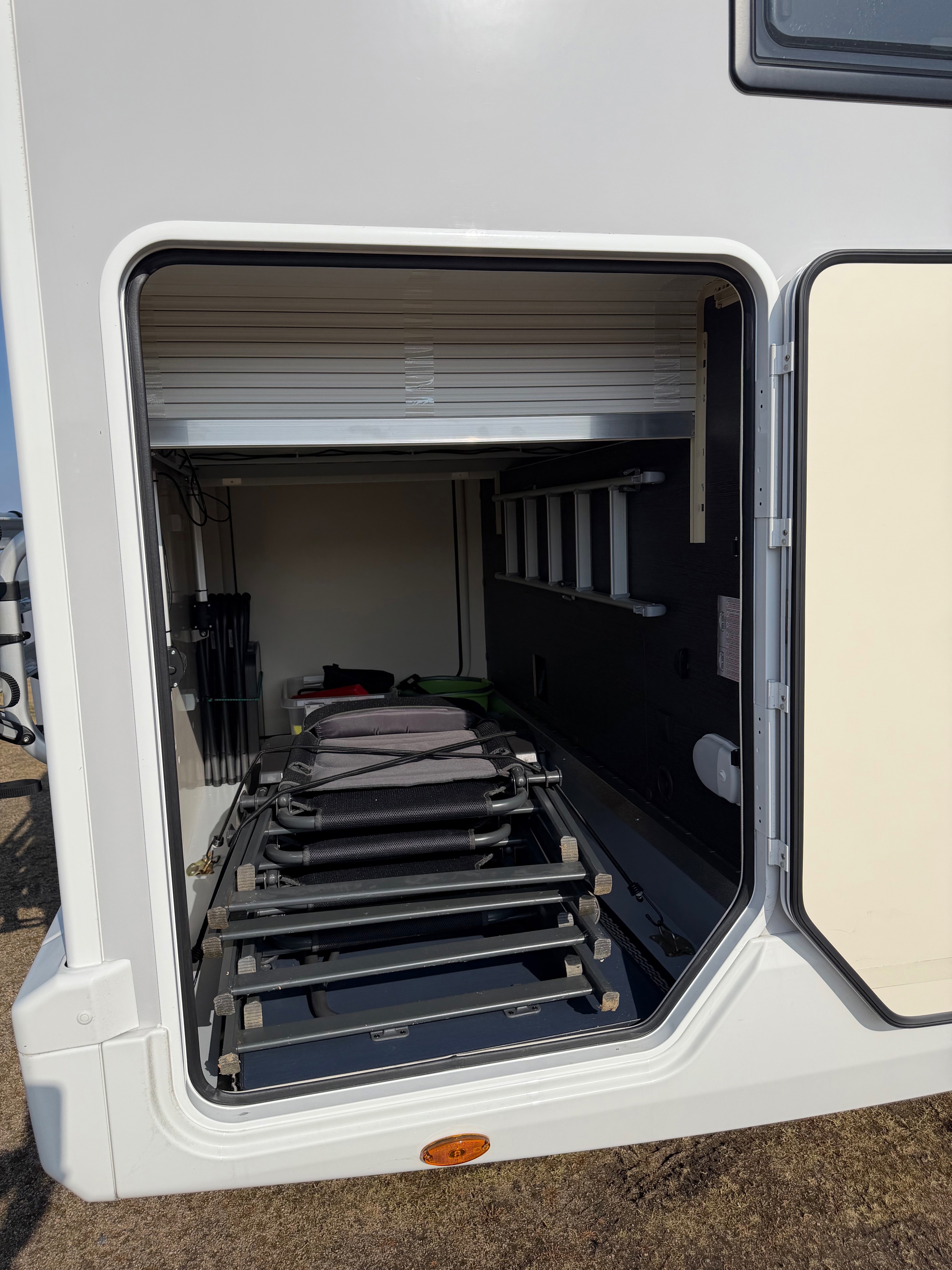 Del-integreret autocamper - Rollerteam dobbeltseng og sænkeseng - billede 10
