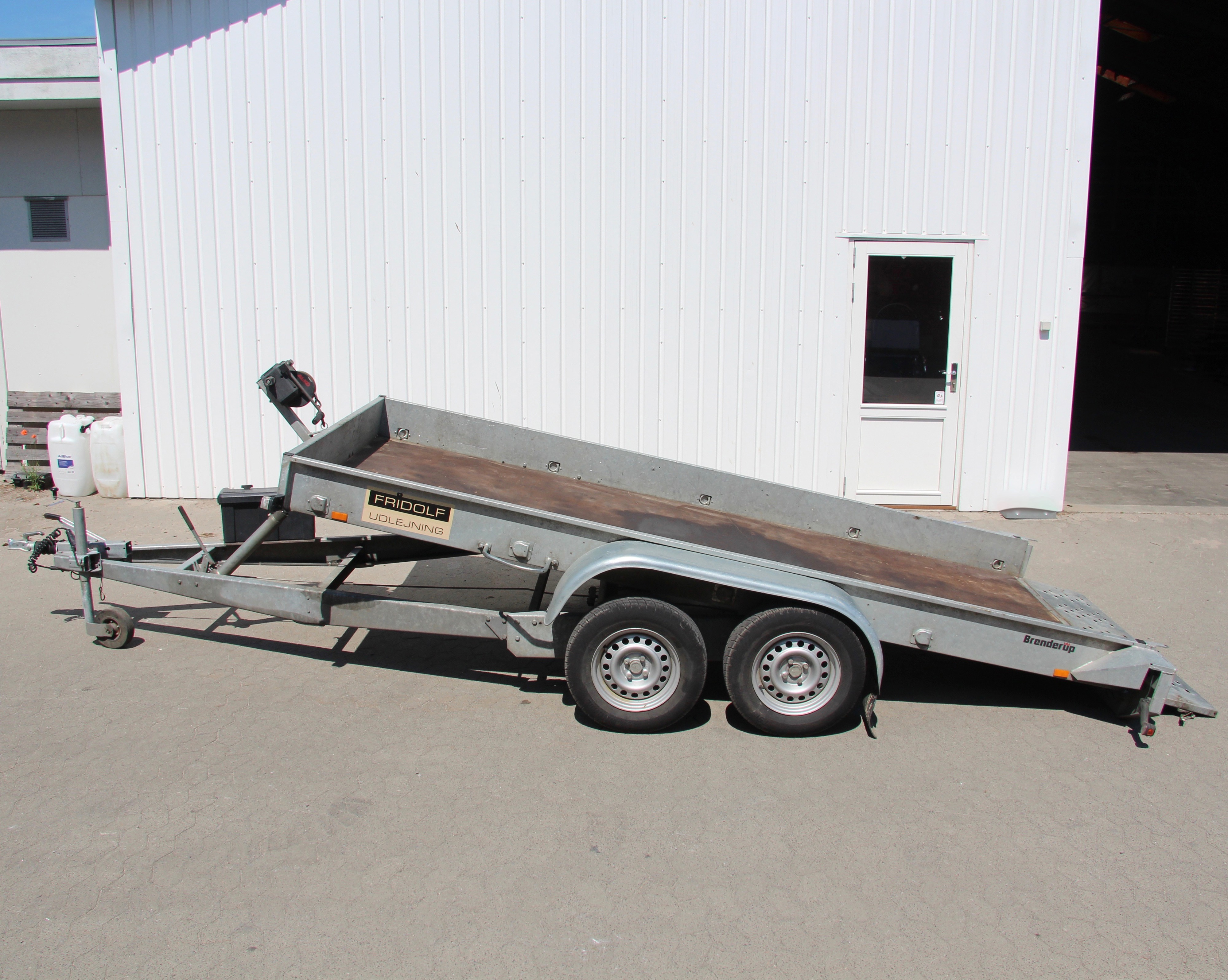 Maskintrailer med tip