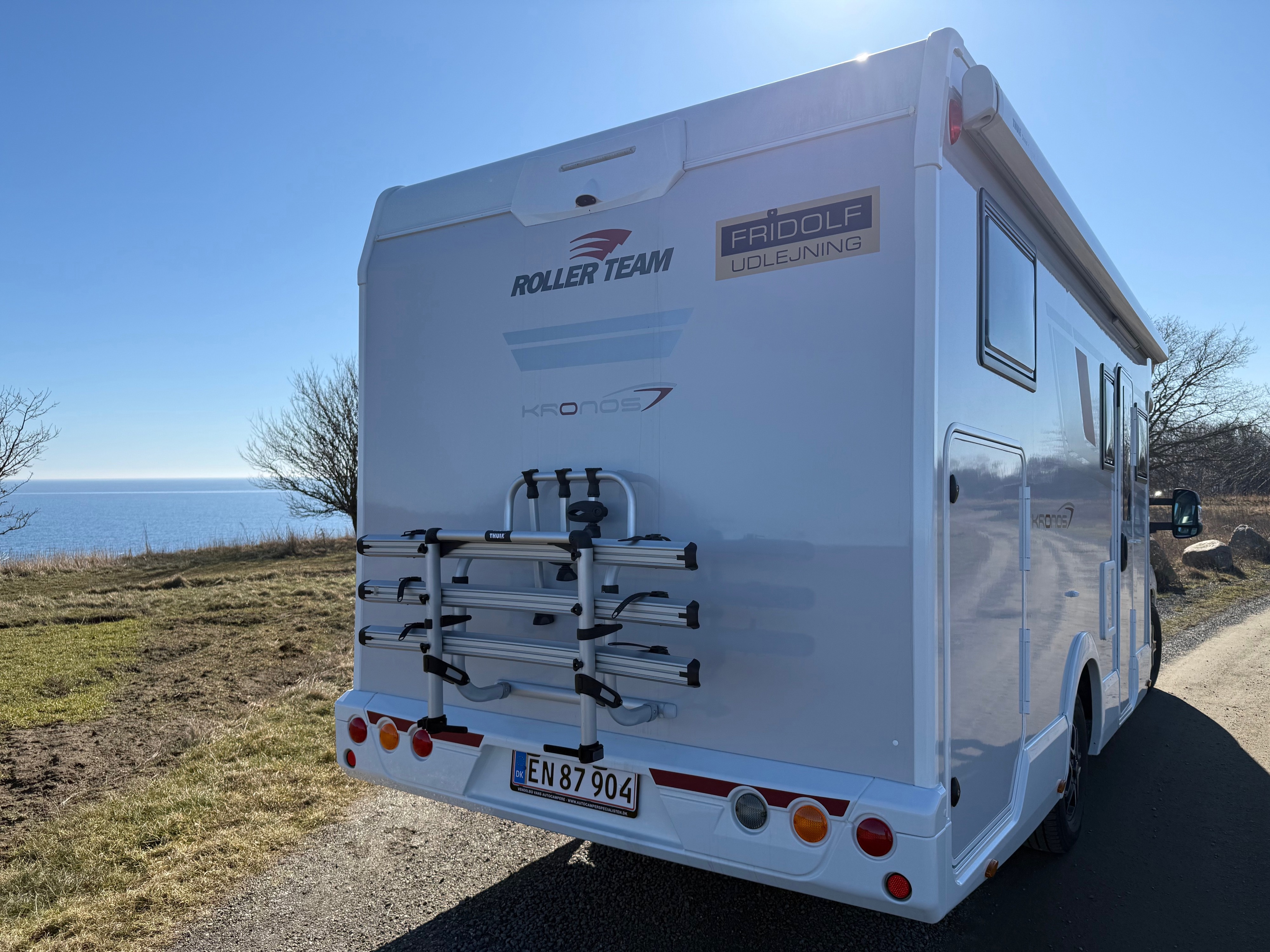 Del-integreret autocamper - Rollerteam enkeltsenge og sænkeseng - billede 11