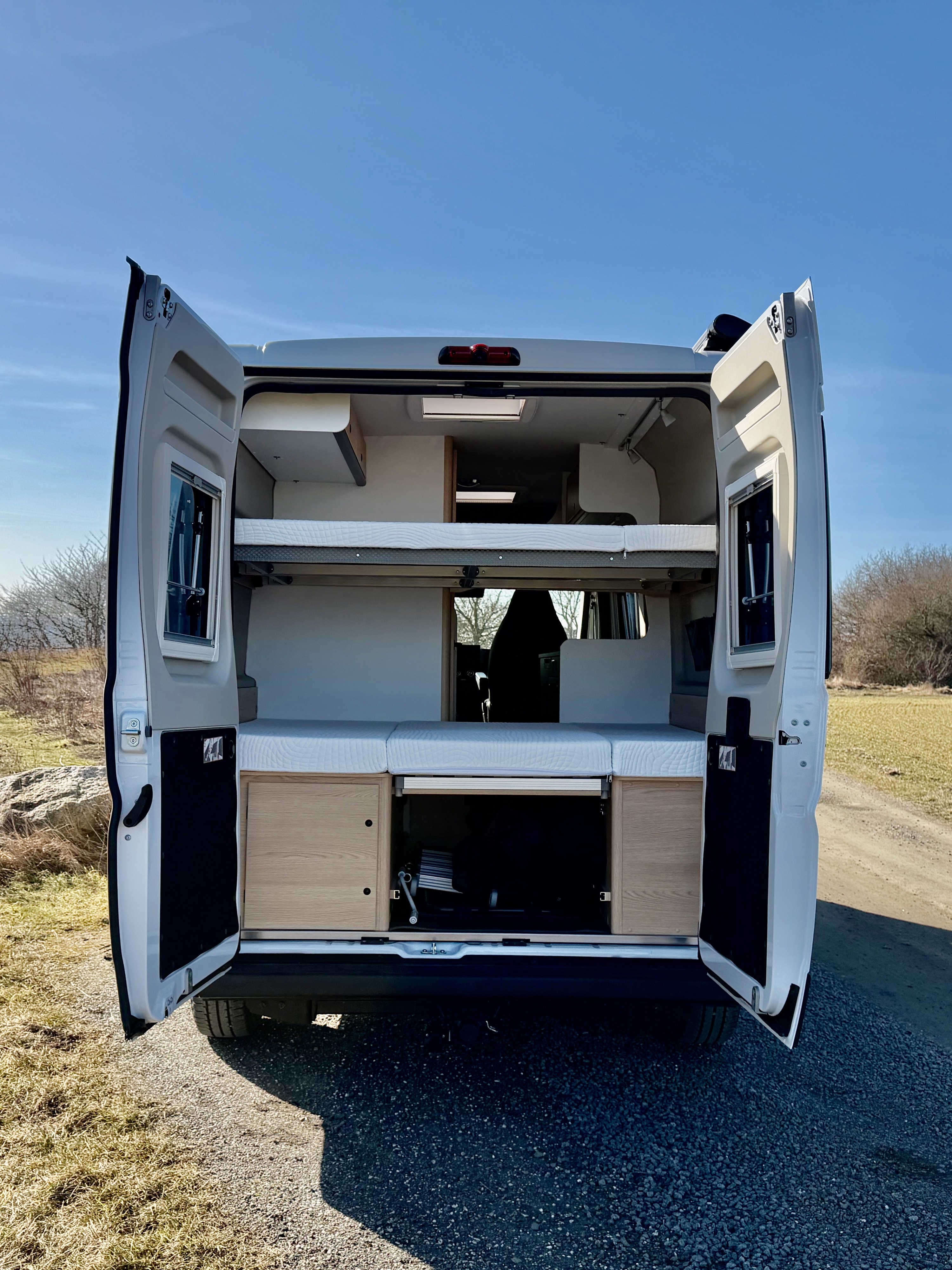 Camper van til 2+2 personer. Med trækkrog til 2,5 tons - billede 12