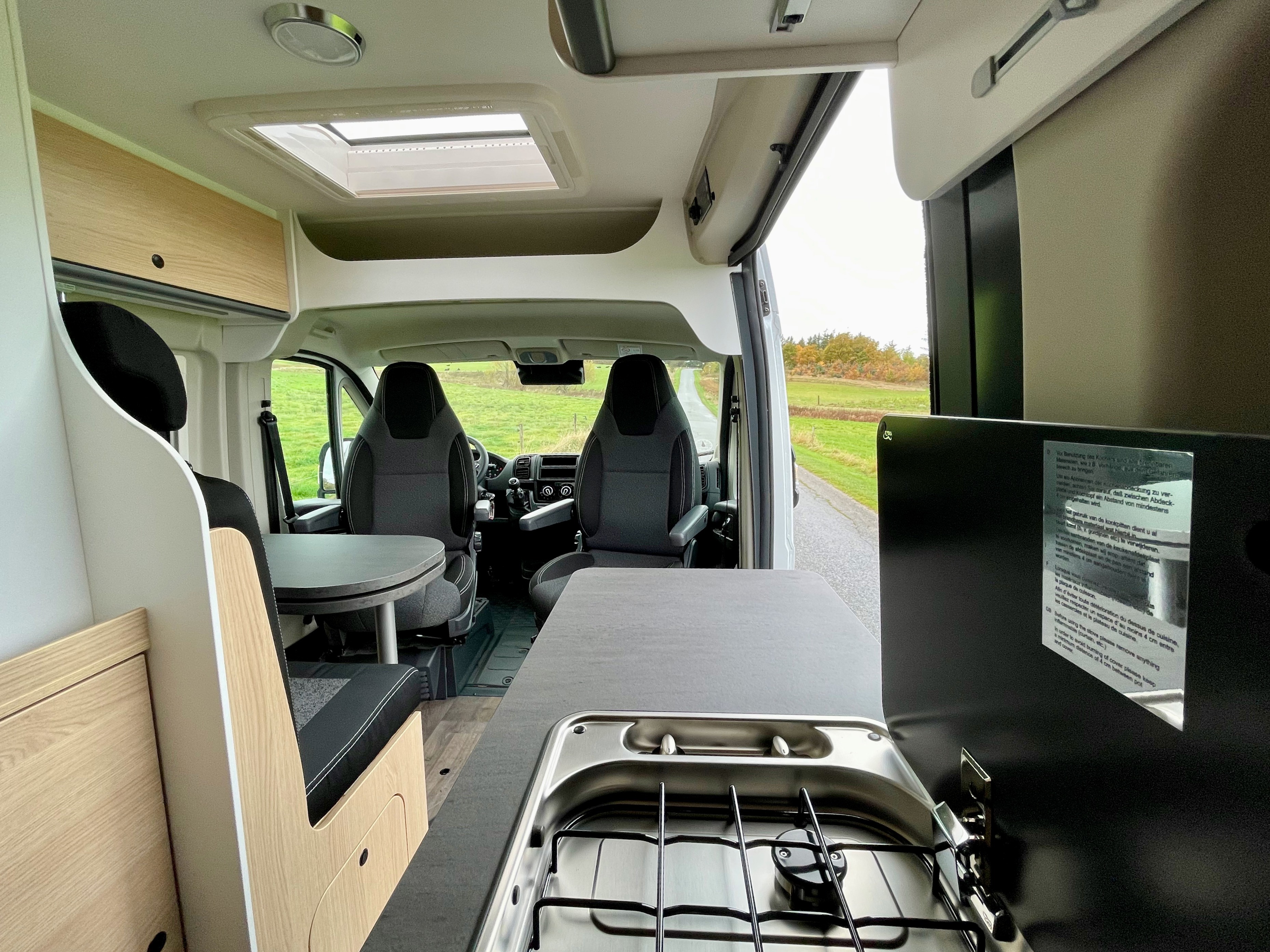 Camper van til 2+2 personer. Med trækkrog til 2,5 tons - billede 4